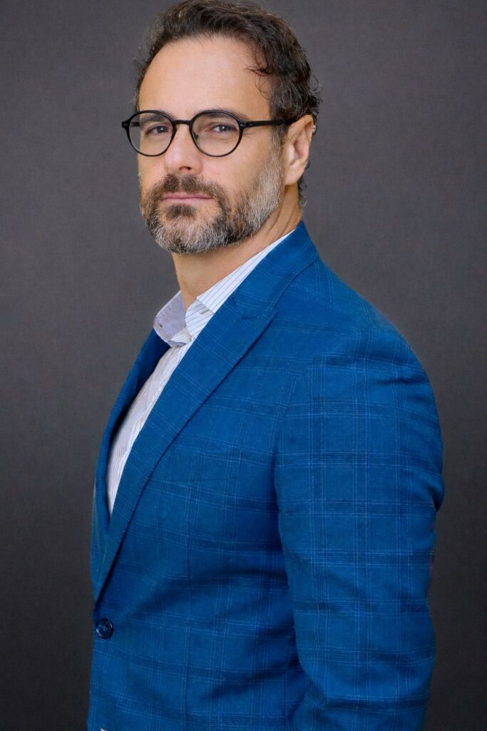 Com sua vasta experiência em liderança emocional, Gustavo Villa é o responsável por ministrar o curso de gestão comportamental.